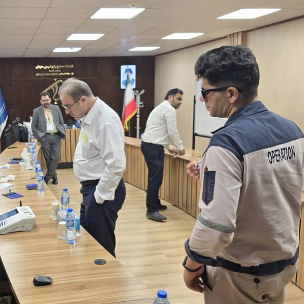 مشارکت گسترده کارکنان پتروشیمی سبلان در انتخابات ریاست جمهوریمدیران و کارکنان شرکت صنایع پتروشیمی سبلان با حضور گسترده در چهاردهمین د1