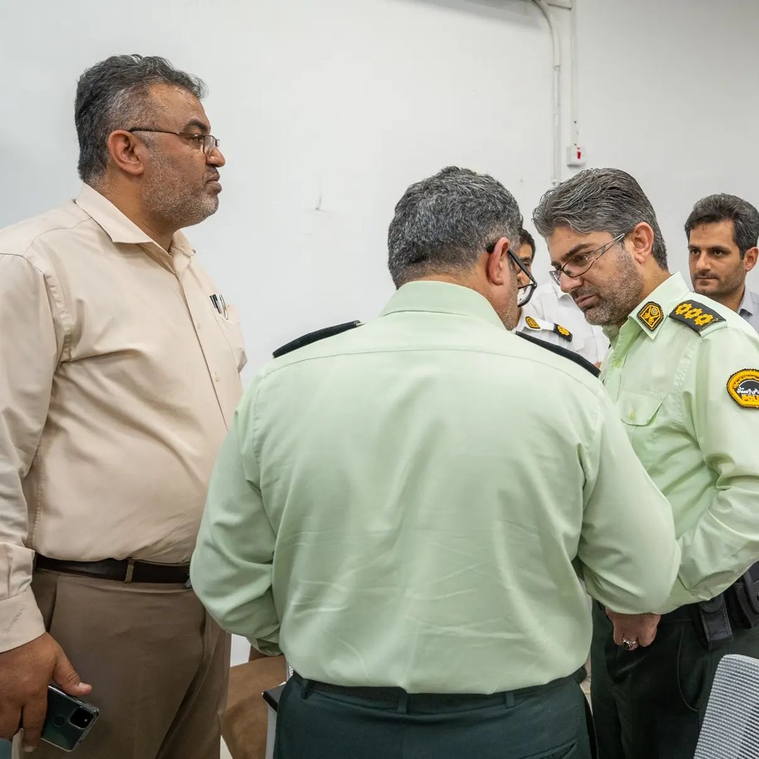 گزارش تصویری بازدید مقامات عسلویه از شعبه اخذ رأی پتروشیمی صدف خلیج فارس در چهاردهمین دوره انتخابات ریاست جمهوری فرماندار، فرمانده ان2