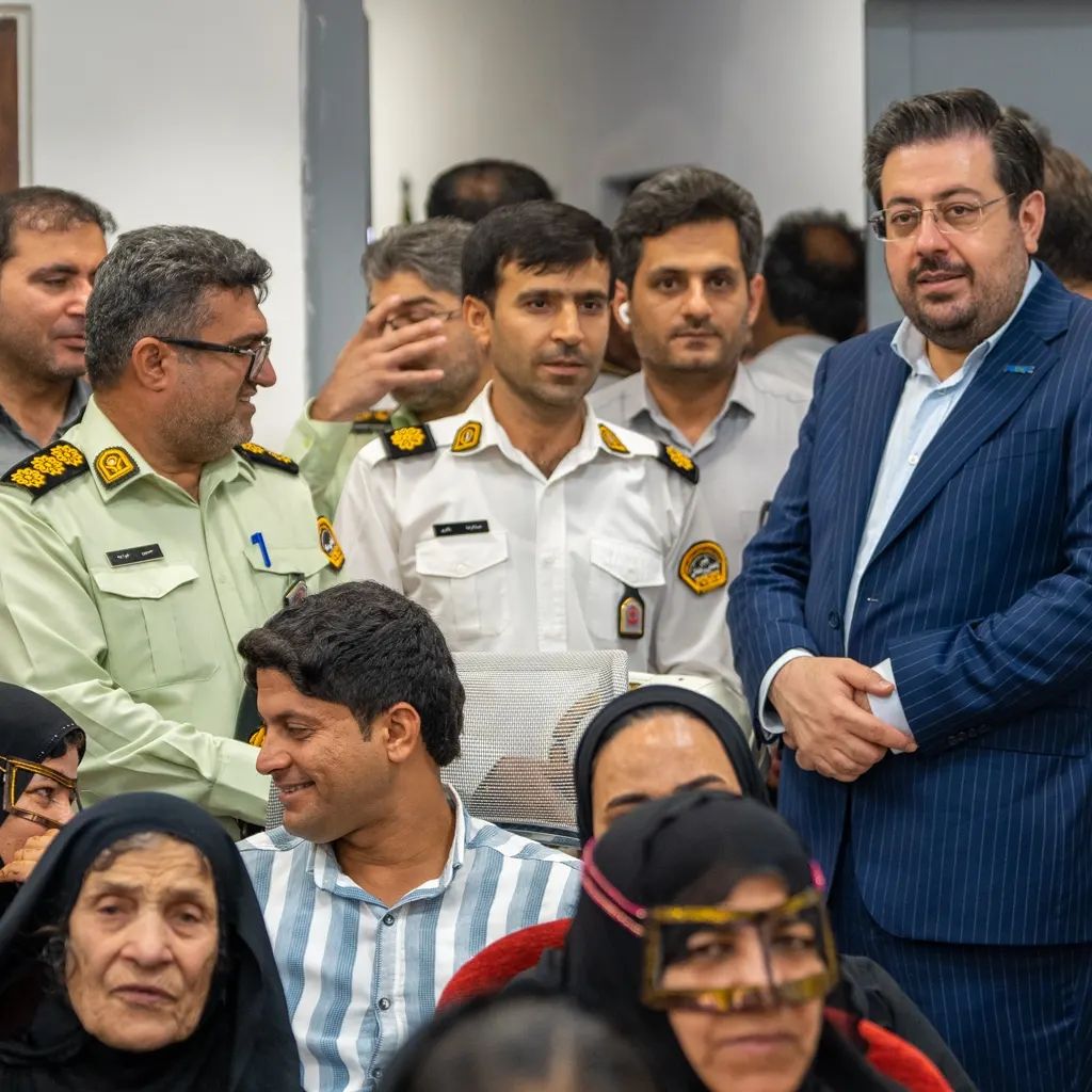 گزارش تصویری بازدید مقامات عسلویه از شعبه اخذ رأی پتروشیمی صدف خلیج فارس در چهاردهمین دوره انتخابات ریاست جمهوری فرماندار، فرمانده ان4