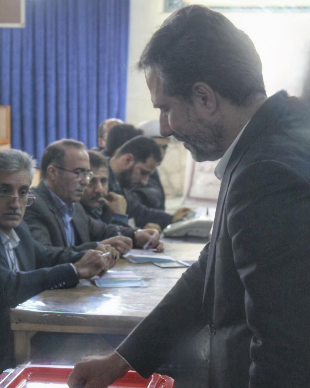 دکتر شیخان رای خود را به صندوق انداختدکتر محمد شیخان، مدیرعامل شرکت پازارگاد صبح امروز ۱۵ تیر ضمن شرکت در مرحله دوم انتخابات چهاردهمین