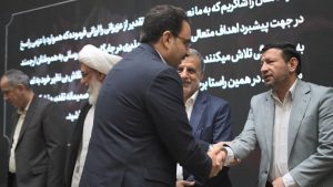 تقدیر از مدیرعامل شرکت آریاساسول به پاس کمک برای آزادی 30 زندانی نیازمند 1