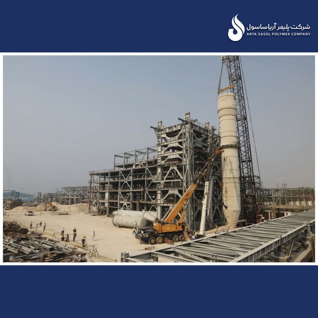نصب تجهیز غول پیکر Degassing Vessel در نیوپلنت آریاساسول این تجهیز با ۷۵ تن وزن و ۳۴ متر ارتفاع به عنوان یکی از تجهیزات عظیم در استراکچری به ارتف5