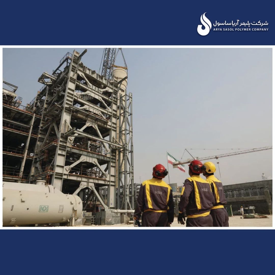 نصب تجهیز غول پیکر Degassing Vessel در نیوپلنت آریاساسول این تجهیز با ۷۵ تن وزن و ۳۴ متر ارتفاع به عنوان یکی از تجهیزات عظیم در استراکچری به ارتف6