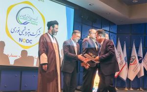 تندیس زرین ششمین جشنواره ملی صنعت سلامت محور به پتروشیمی نوری اعطا شد 1