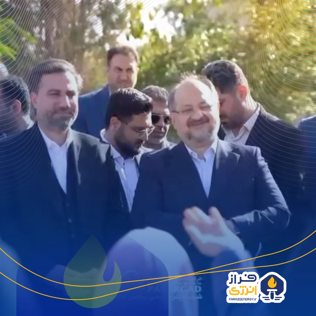 حضور دکتر شریعتمداری مدیرعامل محترم هلدینگ خلیج فارس در کنار کارکنان شهرک پتروشیمی پردیس جم