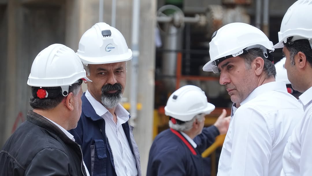 اولین حضور مهندس فخرایی در مجتمع آپادانا سرپرست پتروشیمی آپادانا جلوگیری از اتلاف منابع در سازمان از مسیر ایجاد رضایت همگانی می گذرد ب5