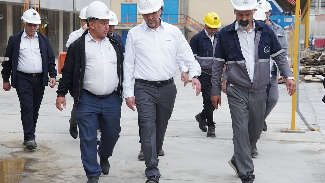 اولین حضور مهندس فخرایی در مجتمع آپادانا سرپرست پتروشیمی آپادانا جلوگیری از اتلاف منابع در سازمان از مسیر ایجاد رضایت همگانی می گذرد ب7