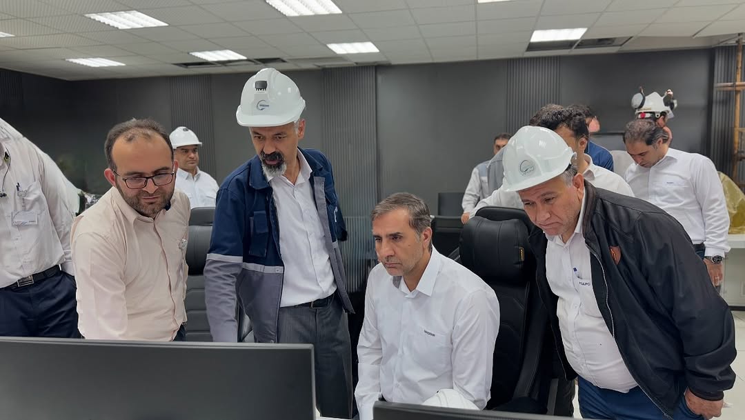 اولین حضور مهندس فخرایی در مجتمع آپادانا سرپرست پتروشیمی آپادانا جلوگیری از اتلاف منابع در سازمان از مسیر ایجاد رضایت همگانی می گذرد ب8