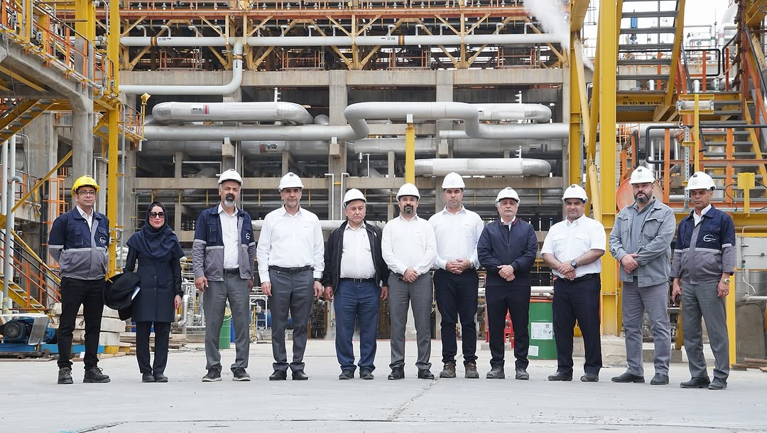 اولین حضور مهندس فخرایی در مجتمع آپادانا سرپرست پتروشیمی آپادانا جلوگیری از اتلاف منابع در سازمان از مسیر ایجاد رضایت همگانی می گذرد ب9