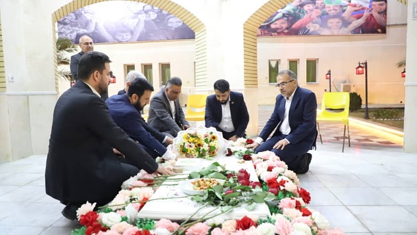 حضور مدیران عامل شرکت های پتروشیمی پارس و نوری بر مزار شهید گمنام در شهرک پردیس به گزارش روابط عمومی شهرک پردیس مدیران عامل دو شرکت مهم د1