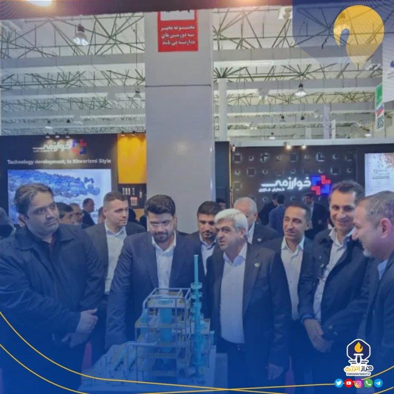 بازدید محسن بیگلربیگی مدیرعامل پتروشیمی هنگام از غرفه‌های شرکت‌های دانش بنیان در ایران پتروکم ۱۴۰۳