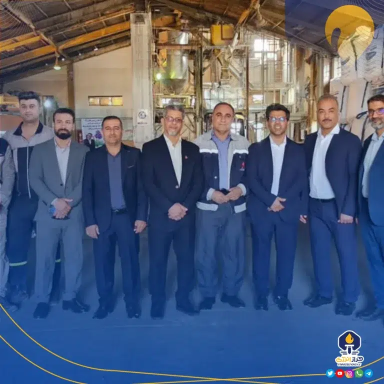 ️حضور مدیرعامل پتروشیمی فارابی و جمعی از مدیران در لحظه اول تحویل سال در جمع پرسنل