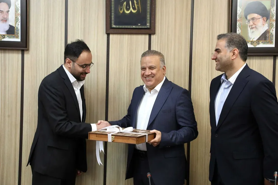 برگزاری آیین تکریم و معارفه رئیس پیشین و سرپرست جدید روابط عمومی شرکت نفت فلات قاره ایران با حضور مهندس احمدرضا راستی مدیرعامل، مدیرا 1