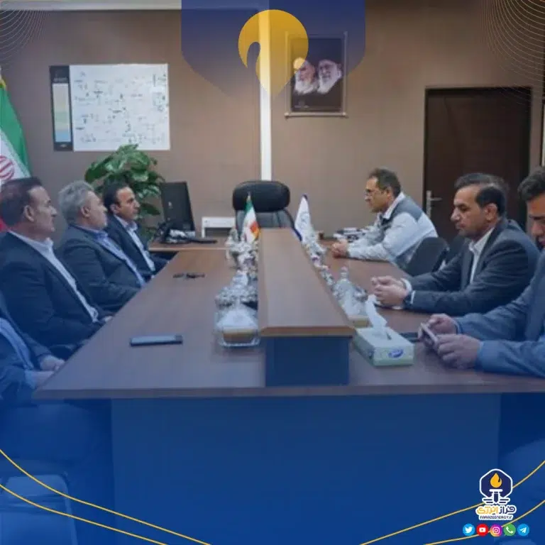 بانک ملی در کنار پتروشیمی ایلام قرار دارد