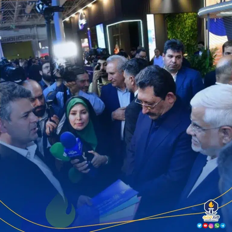 معاون اول رئیس جمهور از غرفه شرکت ملی صنایع پتروشیمی در هفتمین نمایشگاه ایران اکسپو بازدید کرد
