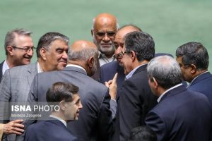 تصویری از مشاجره احمد میدری و علی خضریان 1