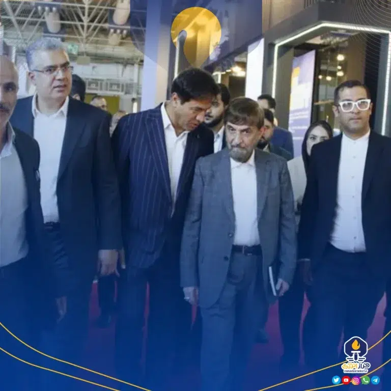 بازدید رئیس کارگروه اقتصادی دفتر مقام معظم رهبری از غرفه شرکت ملی صنایع پتروشیمی در نمایشگاه ایران اکسپو