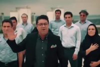 حجت اشرف زاده در کنار فعالان صنعت پتروشیمی و کارگران از ایران می‌خواند