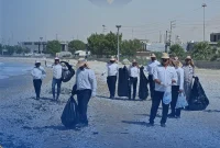 پاکسازی ساحل شیرینو با همکاری پتروشیمی سبلان، شهرداری و شورای اسلامی این شهر به مناسبت روز جهانی محیط زیست