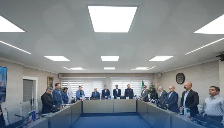 مهر تایید مجمع عمومی پتروشیمی آپادانا خلیج فارس بر اجرای طرح‌های تکمیل زنجیره ارزش متانول