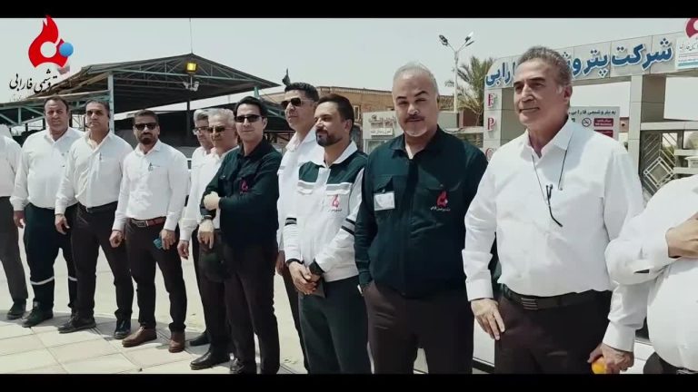همزمان با آغاز هفته دولت در مراسمی پرچم مقدس جمهوری اسلامی ایران در پتروشیمی فارابی به اهتزاز درآمد
