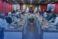 مدیرعامل پتروشیمی خارک بر وظیفه خبرنگاران در «کشف و بیان حقیقت» تاکید کرد مدیرعامل پتروشیمی خارک بر وظیفه خبرنگاران در «کشف و بیان حقیقت» تاکید کرد