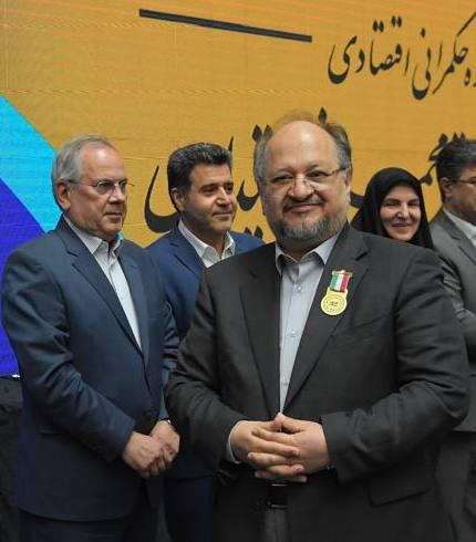 اعطای «نشان ملی مدیریت کسب و کار سال کشور» در حوزه حکمرانی اقتصادی به محمد شریعتمداری اعطای «نشان ملی مدیریت کسب و کار سال کشور» در حوزه حکمرانی اقتصادی به محمد شریعتمداری