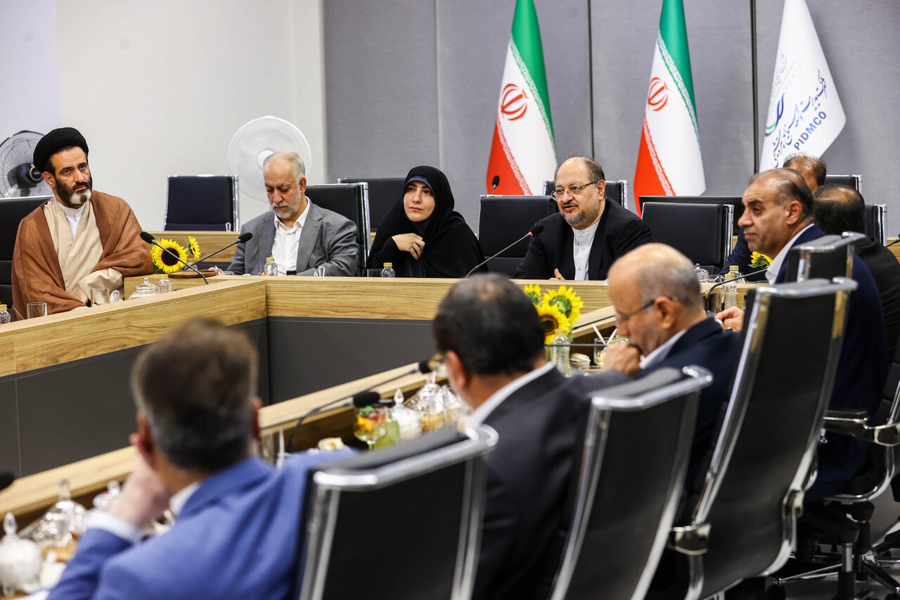 قیصری: تأمین خوراک، ایجاد نهاد تنظیمگر و تصویب اساسنامه پتروشیمی از دغدغههای مجلس است قیصری: تأمین خوراک، ایجاد نهاد تنظیمگر و تصویب اساسنامه پتروشیمی از دغدغههای مجلس است