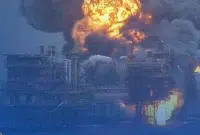 ببینید؛ حادثه آتش سوزی در دکل نفتی ویتنام