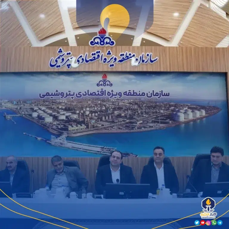 مدیران شرکت ملی صنایع پتروشیمی پاسخگوی مخاطبان در میز خدمت منطقه ویژه اقتصادی پتروشیمی