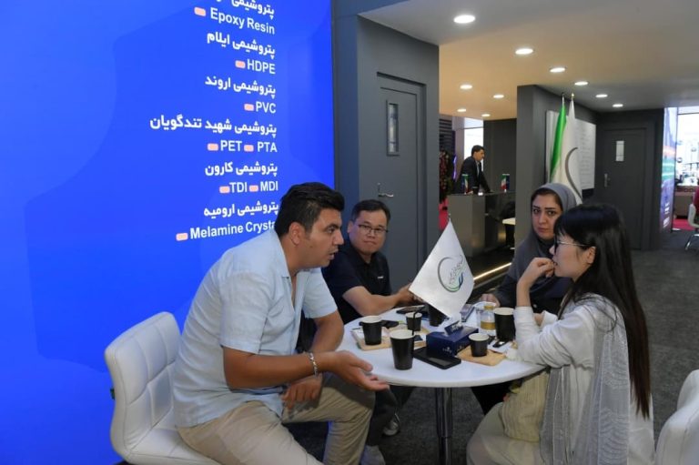 غرفه هلدینگ خلیج‌فارس، در کانون توجه تجار روسی و چینی