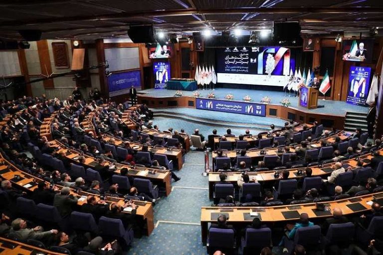 کسب رتبه ۱۴ در گروه صنعت پتروشیمی به روایت آمار