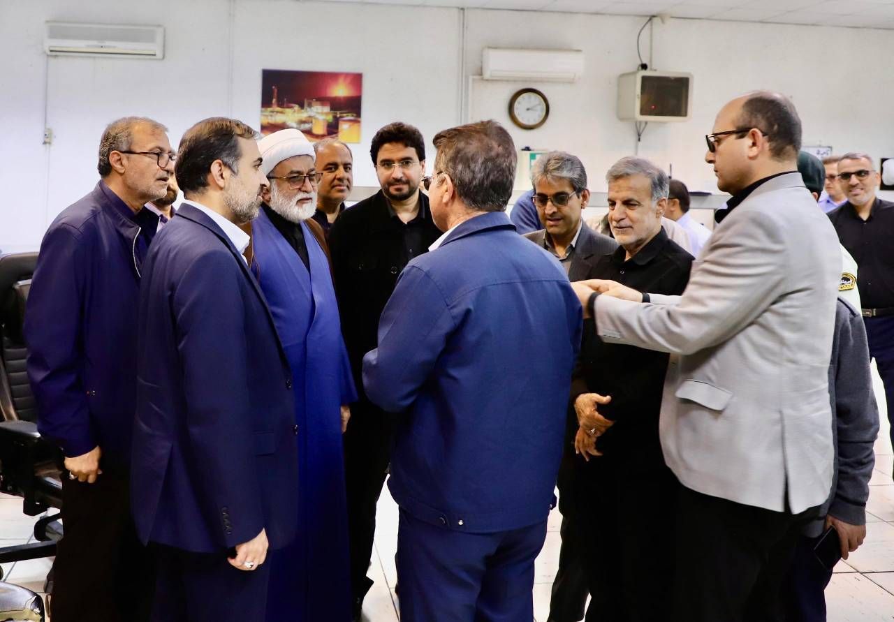 بازدید رئیس کمیسیون انرژی مجلس از پتروشیمی خارک و پایانههای نفتی بازدید رئیس کمیسیون انرژی مجلس از پتروشیمی خارک و پایانههای نفتی