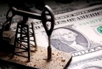 قیمت نفت به زیر ۱۰۰ دلار رسید قیمت نفت به زیر ۱۰۰ دلار رسید