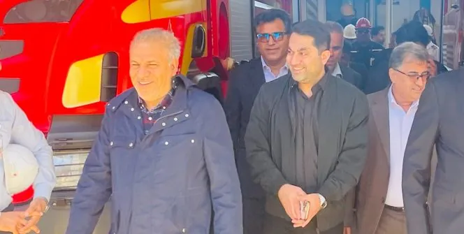 حضور میدانی مدیرعامل پتروشیمی کیمیای پارس خاورمیانه در خط مقدم جبهه تولید حضور میدانی مدیرعامل پتروشیمی کیمیای پارس خاورمیانه در خط مقدم جبهه تولید