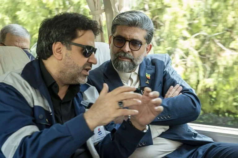 بازدید هیئت عالی‌رتبه وزارت صمت از پتروشیمی تبریز؛ تأکید معاون وزیر بر رفع فوری موانع تولید