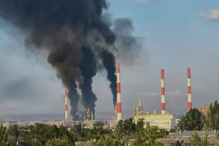 حمله پهپادی اوکراین به پالایشگاه مسکو؛ آتش در نزدیکی کرملین