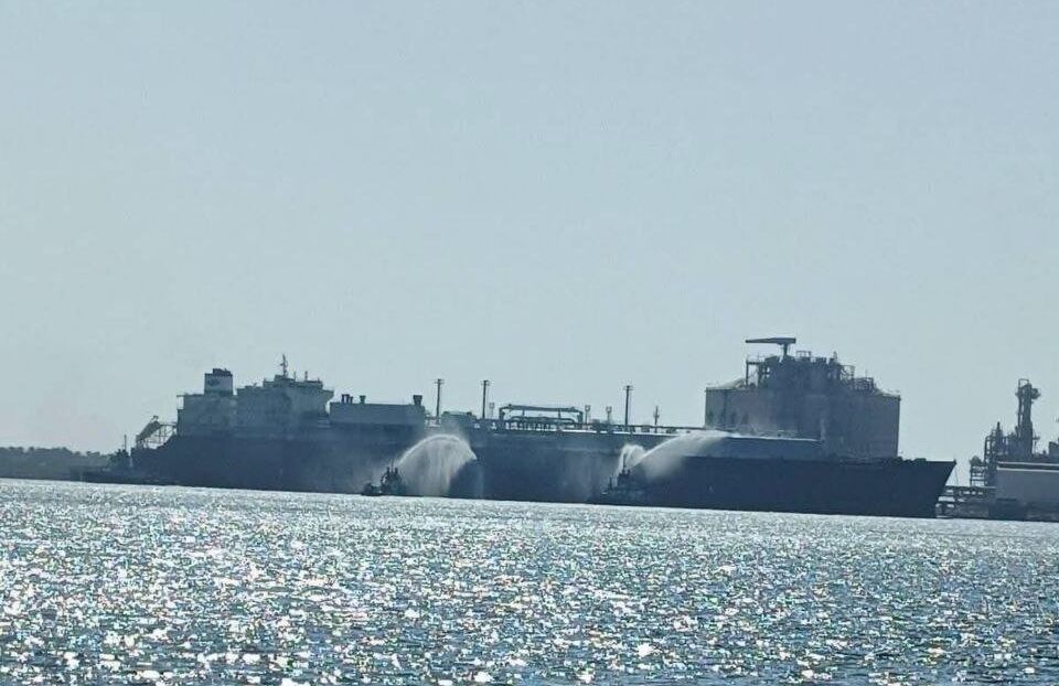 انفجار در پایانه LNG دمیاط مصر؛ آتش سوزی مهار شد