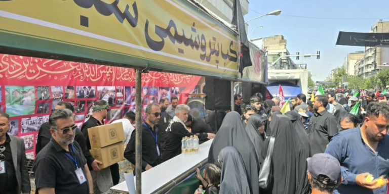 برپایی موکب خدمت‌رسانی شرکت پتروشیمی سبلان در آیین وداع با رهبر شهید