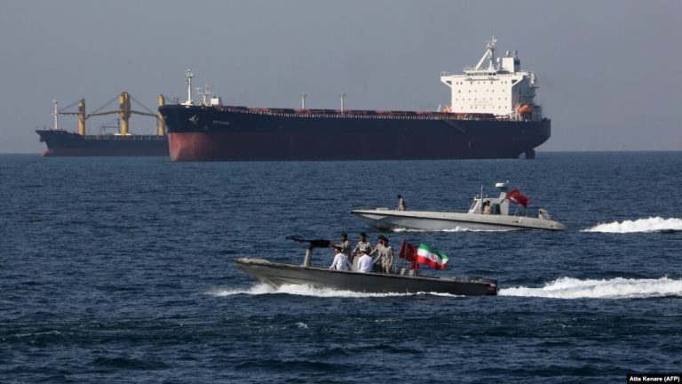 سپاه: سوپرنفتکش متخلف در جنوب تنگه هرمز متوقف شد