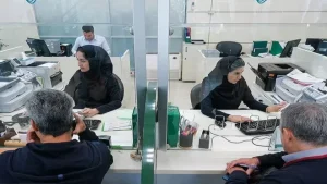 ساعت کاری ادارات و بانک‌ها از اول مهر تغییر می‌کند؛ آغاز کار از ساعت ۸ صبح تا ۱۳