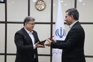 تجلیل مدیرکل آموزش و پرورش استان بوشهر از دکتر شیخان