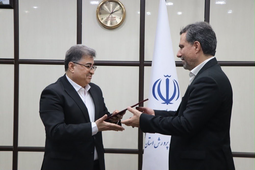 تجلیل مدیرکل آموزش و پرورش استان بوشهر از دکتر شیخان