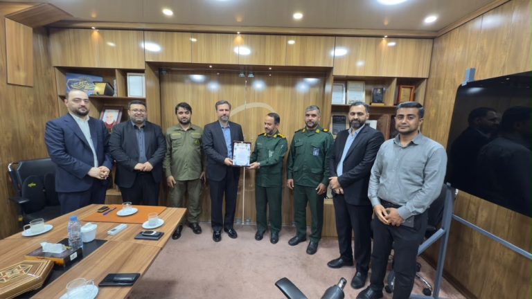 قدردانی فرمانده سپاه عسلویه از مدیرعامل پازارگاد برای حمایت از فعالیت های فرهنگی و مذهبی