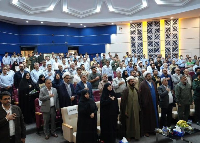 تجلیل بیدبلند خلیج فارس از خانواده شهدا و قدردانی از تولید بی وقفه در جنگ