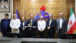 کسب عناوین «هلدینگ نمونه کارگری» و «مدیر منابع انسانی برتر» منطقه ویژه پارس توسط پتروفرهنگ