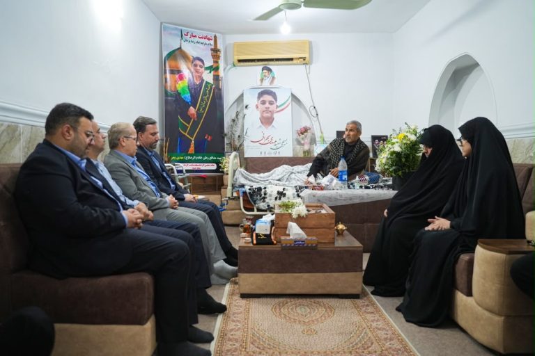 دیدار مدیرعامل پازارگاد با خانواده شهدای اخیر شهرستان دیّر