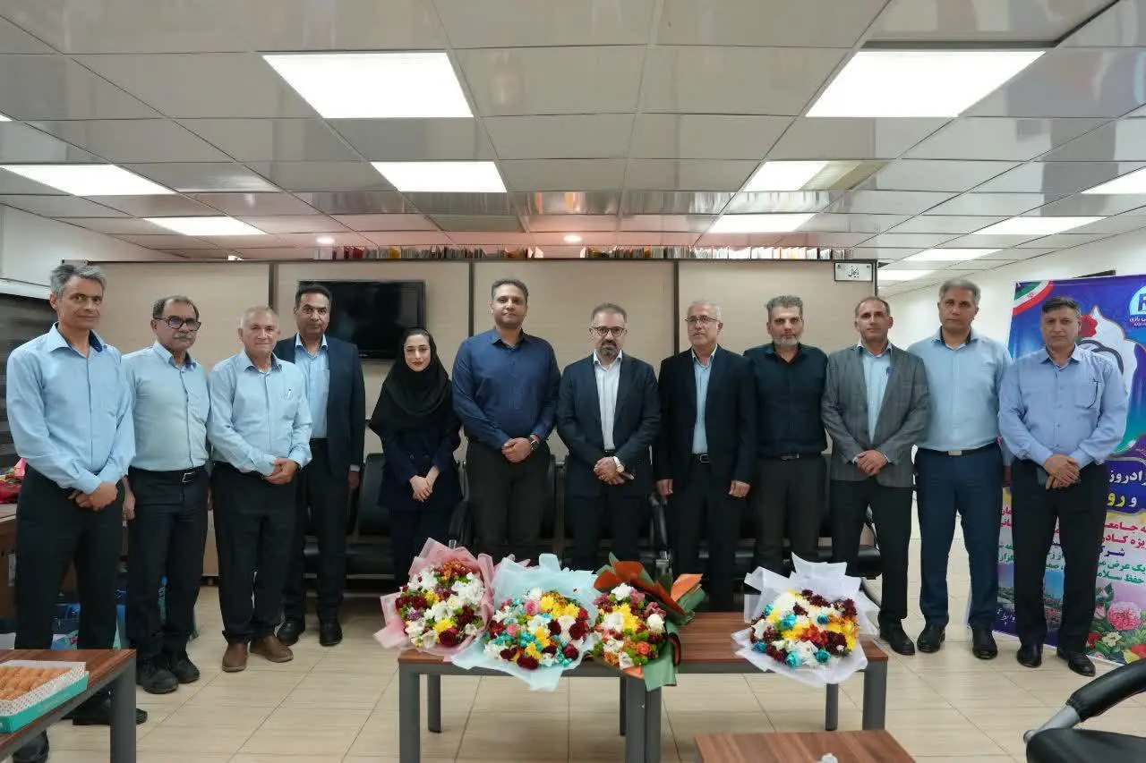 تجلیل از پزشکان و کارکنان درمانگاه صنعتی پتروشیمی رازی به مناسبت روز پزشک