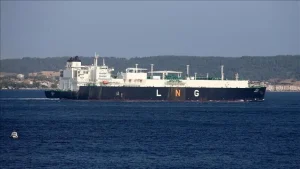 پاکستان با توافق ایران، یک محموله دیگر LNG قطر را از تنگه هرمز عبور داد