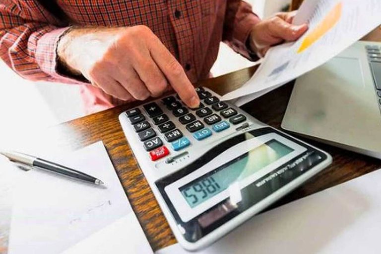 بازنشستگان نفت خواستار استرداد مالیات‌های اضافه از سال ۱۳۶۷ شدند